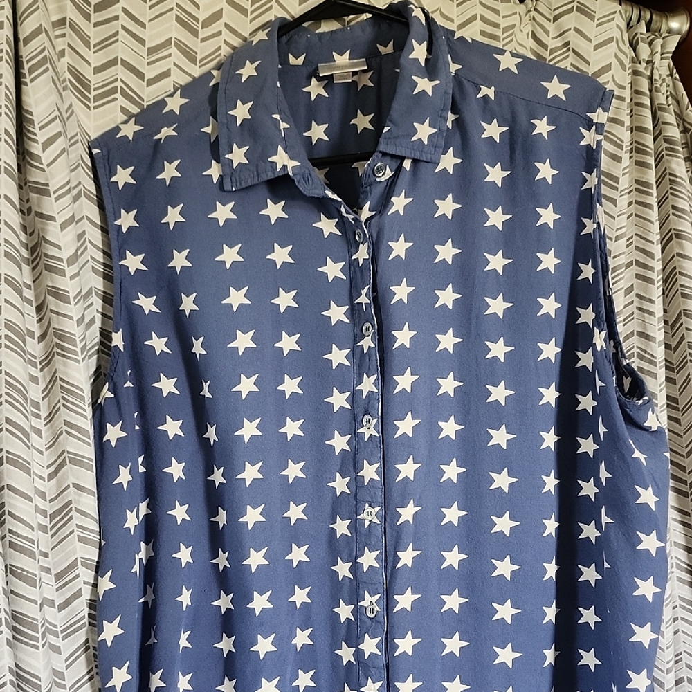 Avenue Blue Sleeveless Button-down Star Print Shirt